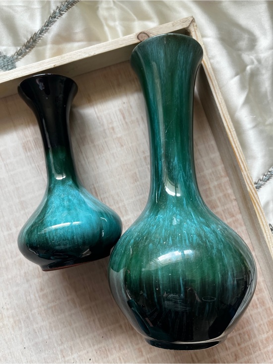 Blue Mountain Pottery Other - Hand-Blown Green Glass Vase - Elegant Teardrop Accent